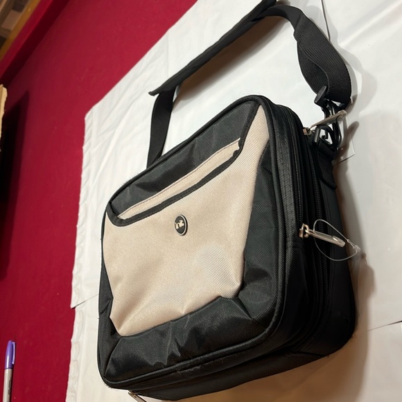 INIT GRAY BLACK soft ZIP CASE padded technology gaming Crossbody strap, pockets - Picture 3 of 14